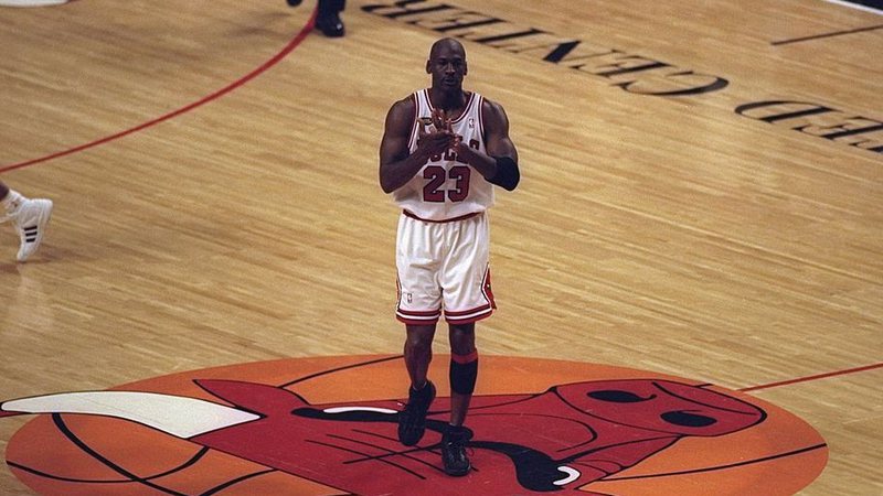No aniversário de um dos maiores símbolos do esporte mundial, relembre momentos da carreira do camisa 23 do Chicago Bulls - GettyImages