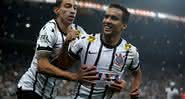 Jadson comemorando gol com a camisa do Corinthians - GettyImages