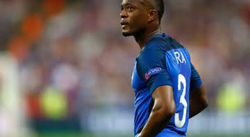 Patrice Evra jogou por muitos anos com a camisa da Seleção Francesa - Getty Images