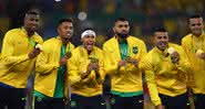 Walace, Gabriel Jesus, Neymar, Gabigol, Rafinha e Luan comemorando a conquista do Ouro Olímpico - Getty Images