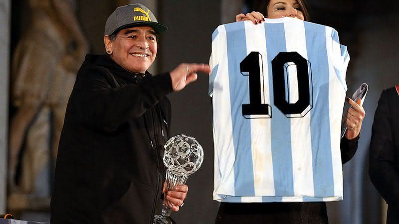 Diego Maradona imortalizou a camisa 10 no Napoli e na Seleção da Argentina - Getty Images