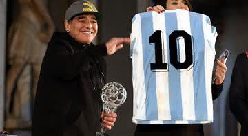 Diego Maradona imortalizou a camisa 10 no Napoli e na Seleção da Argentina - Getty Images