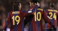 Ronaldinho Gaúcho ao lado de Lionel Messi na época de Barcelona - GettyImages