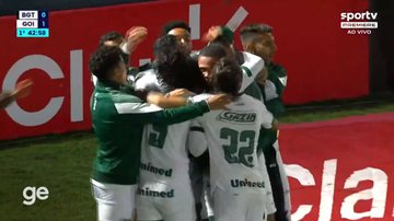Jogadores do Goiás comemorando o gol diante do Bragantino na Coap - Transmissão SporTV
