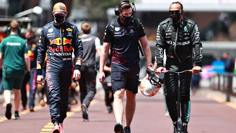 Max Verstappen e Lewis Hamilton no GP de Mônaco - Getty Images