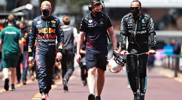 Max Verstappen e Lewis Hamilton no GP de Mônaco - Getty Images