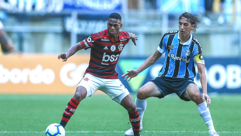 Jogadores de Flamengo e Grêmio - GettyImages