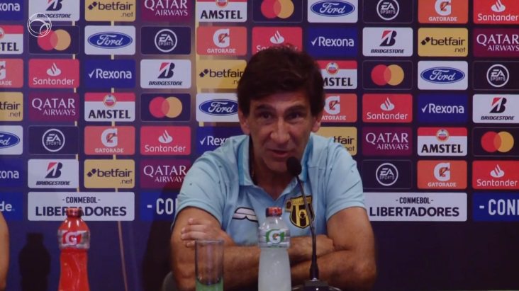 Treinador do clube paraguaio conversou com a imprensa após a derrota - Transmissão UOL Esporte