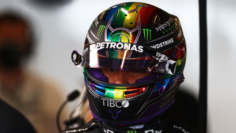 Hamilton durante o treino em Abu Dhabi, quando deixou Verstappen para trás - GettyImages
