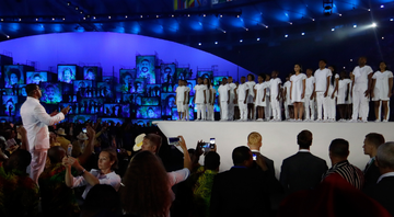 Coral do Projetos More de Niterói cantando o hino olímpico na abertura dos Jogos do Rio – 2016 - Getty Images