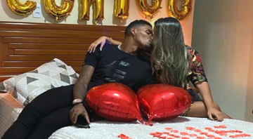 Hugou Souza, goleiro do Flamengo com sua namorada no dia do pedido de namoro - Reprodução/Instagram