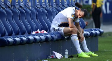 Ibrahimovic sofre lesão no fim de treino e pode ficar longo período fora dos gramados, diz emissora - GettyImages