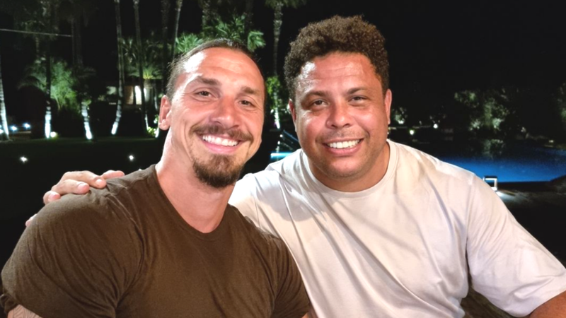 Ibrahimovic e Ronaldo Fenômeno se encontram durante as férias do jogador e posam para foto - Reprodução/Instagram