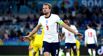 Harry Kane comemorando o gol da Inglaterra sobre a Ucrânia na Eurocopa - GettyImages