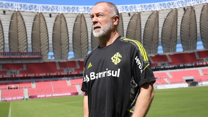 Mano Menezes abriu o jogo sobre a torcida e também projetou o Brasileirão no Internacional - Ricardo Duarte/Internacional