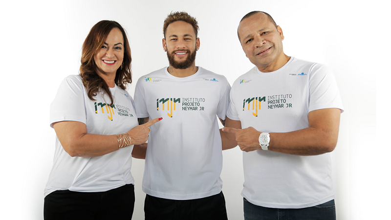 Nadina, Neymar e Neymar pai na sessão de fotos do Instituto Projeto Neymar Jr. - NR Sports/ Instituto Projeto Neymar Jr.