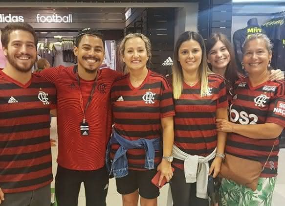 Família do astro desembarcou no Brasil para acompanhar as mais recentes partidas do Flamengo - Instagram