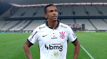 Jô, jogador do Corinthians durante entrevista fora de campo - Transmissão Premiere