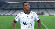 Jô, jogador do Corinthians durante entrevista fora de campo - Transmissão Premiere