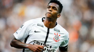 Jô comemorando gol pelo Corinthians - Getty Images