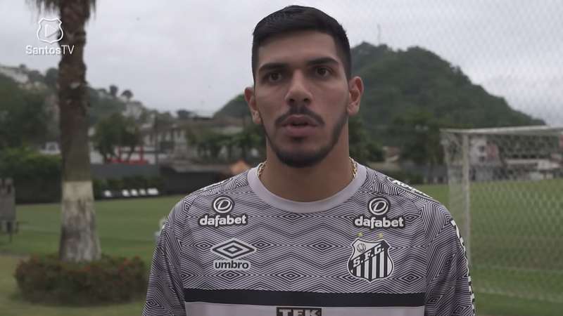 João Paulo comemora fase do Santos, mas alerta: “Campeonato traiçoeiro” - YouTube/ Santos TV