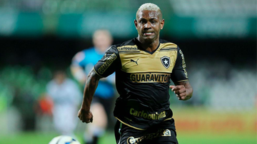 Jobson segue sem clube no futebol brasileiro - GettyImages