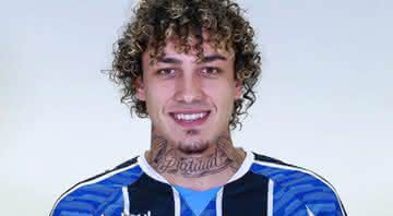 Jogador sub-23 do Grêmio pede namorada em casamento com tatuagem - Divulgação / Grêmio