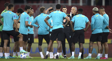 Jogadores da Seleção Brasileira conversando com Tite durante treino - Lucas Figueiredo/CBF/Fotos Públicas