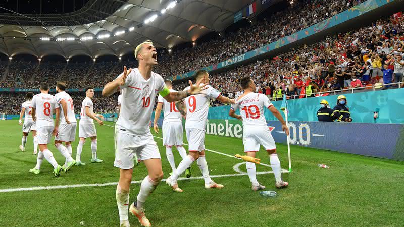 Jogadores da Suíça comemorando gol de empate - Getty Images