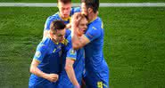 Jogadores da Ucrânia comemorando primeiro gol do jogo - Getty Images