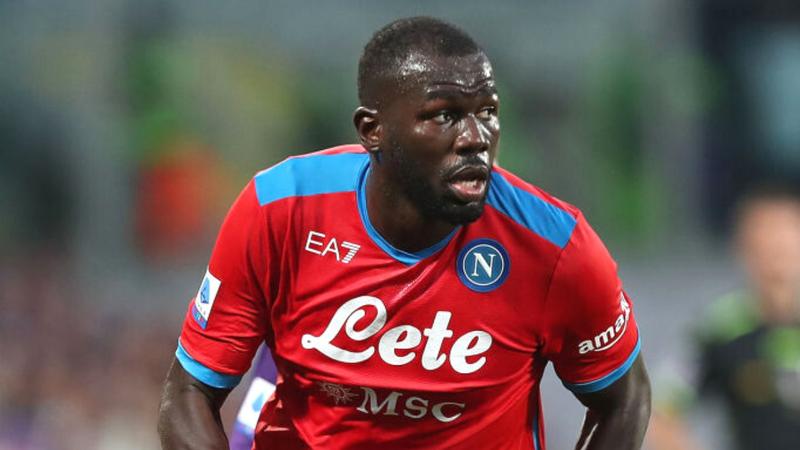 Kalidou Koulibaly, jogador do Napoli em campo - GettyImages