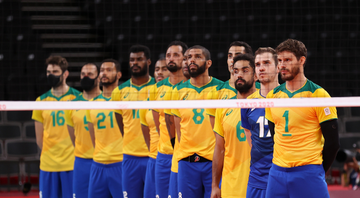 Jogadores de vôlei brasileiros falam após derrota para a Argentina - Getty Images