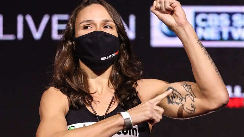 Juliana Velasquez durante pesagem do Bellator - Divulgação / Bellator