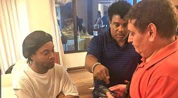 Ronaldinho fala pela primeira vez após prisão - Fiscália Paraguay