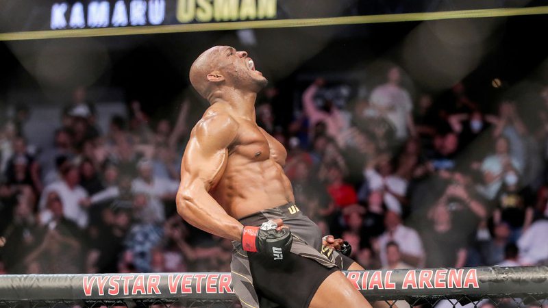 Kamaru Usman segue como campeão do UFC - GettyImages