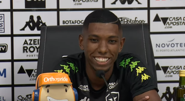 Kanu, jogador do Botafogo durante entrevista coletiva - Transmissão Botafogo TV