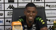 Kanu tem formado dupla de zaga com Marcelo Benevenuto - Transmissão Botafogo TV