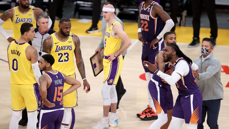 Lakers abrem vantagem na série contra os Suns - GettyImages