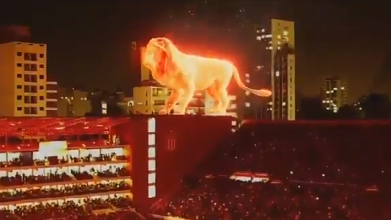 Leão 3D foi uma das atrações da reinauguração do estádio - Reprodução Twitter