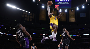 LeBron James comanda vitória dos Lakers sobre os Kings - Getty Images