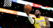 LeBron mata bola decisiva e leva Lakers aos Playoffs - Getty Images