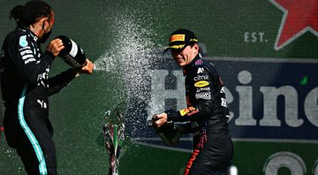 Max Verstappen e Lewis Hamilton no GP do México - Getty Images