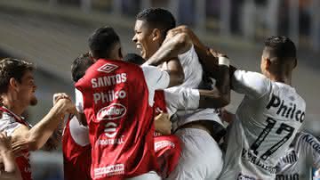 O Santos enfrentou o Atlético-GO no Brasileirão - Crédito: Flickr - Pedro Ernesto Guerra Azevedo/Santos FC