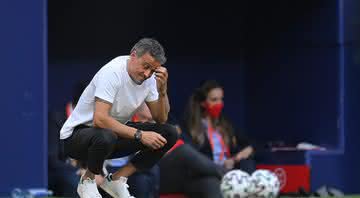 Luis Enrique durante jogo da Espanha - Getty Images