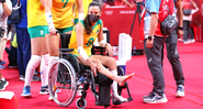 Macris, levantadora da seleção brasileira feminina de vôlei na cadeira de rodas após torcer o tornozelo - GettyImages
