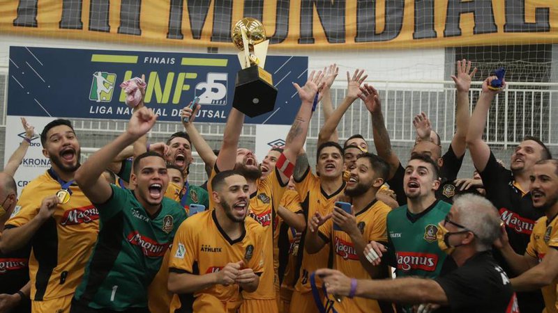 Jogadores do Magno comemorando a conquista da Liga Nacional - Yuri Gomes/Corinthians