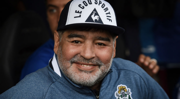 Maradona aparece acenando para criança em possível último registro em vida - GettyImages