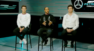 George Russell, Lewis Hamilton e Toto Wolff (da esquerda para a direita) apresentam carro da Mercedes - Transmissão/ Mercedes