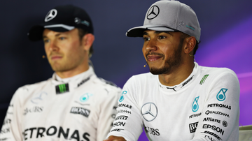 Rosberg e Hamilton na época em que atuavam juntos pela Mercedes na F1 - GettyImages