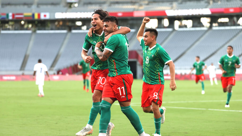 Jogadores do México comemorando o gol diante da França pelas Olimpíadas - GettyImages
